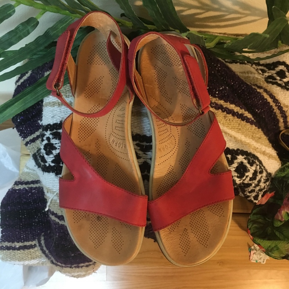 Acorns leather sandals Like New